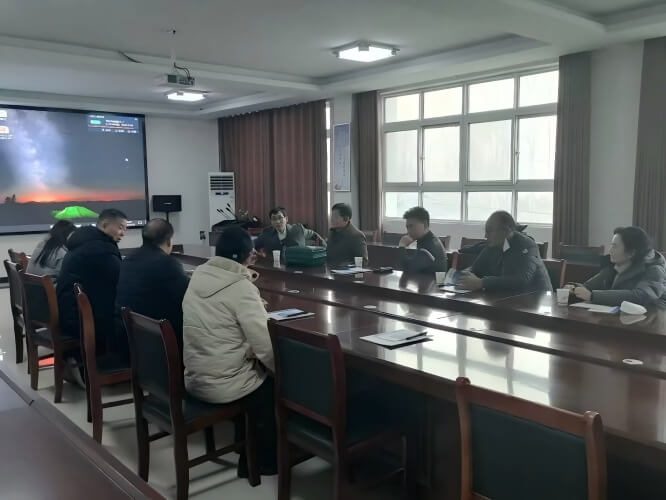 Вход на реальный завод и территория предприятия для проектов по изготовлению нестандартных механических деталей.